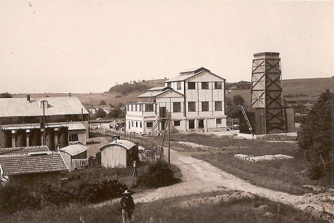 La centrale électrique et la tour de réfrigération. © Région Bourgogne-Franche-Comté, Inventaire du patrimoine