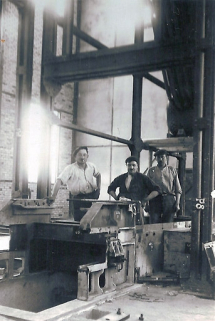 Bâtiment des fours. Montage des grilles automatiques. © Région Bourgogne-Franche-Comté, Inventaire du patrimoine