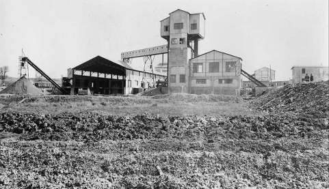 Vue d'ensemble depuis l'ouest. © Région Bourgogne-Franche-Comté, Inventaire du patrimoine Vue d'ensemble depuis l'ouest. © Région Bourgogne-Franche-Comté, Inventaire du patrimoine