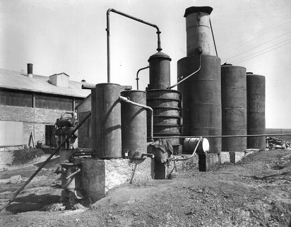 Stockage et décantation de l'huile lourde. © Région Bourgogne-Franche-Comté, Inventaire du patrimoine