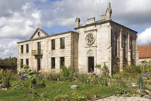 Logement patronal et chapelle. Vue de trois quarts. © Région Bourgogne-Franche-Comté, Inventaire du patrimoine Logement patronal et chapelle. Vue de trois quarts. © Région Bourgogne-Franche-Comté, Inventaire du patrimoine