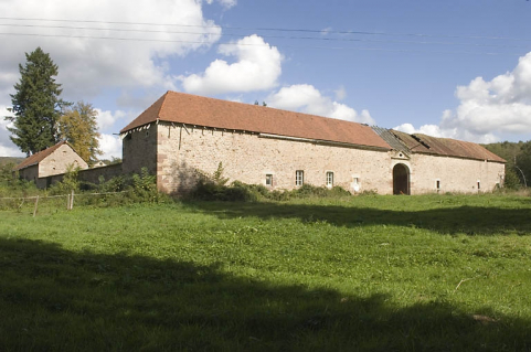Vue d'ensemble depuis le sud-ouest. © Région Bourgogne-Franche-Comté, Inventaire du patrimoine Vue d'ensemble depuis le sud-ouest. © Région Bourgogne-Franche-Comté, Inventaire du patrimoine