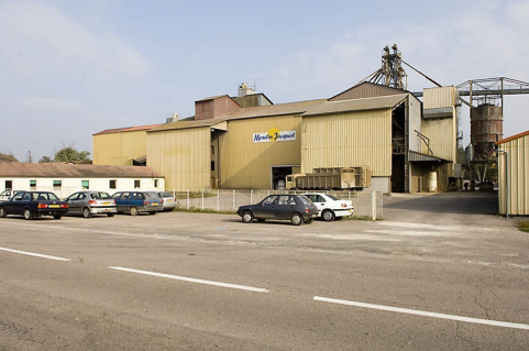 Façades sud de la minoterie depuis le faubourg Louis Boulanger. © Région Bourgogne-Franche-Comté, Inventaire du patrimoine Façades sud de la minoterie depuis le faubourg Louis Boulanger. © Région Bourgogne-Franche-Comté, Inventaire du patrimoine