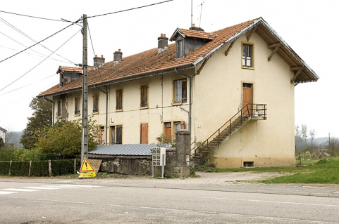 Maison ouvrière L au centre du village (4 rue du Coney). © Région Bourgogne-Franche-Comté, Inventaire du patrimoine