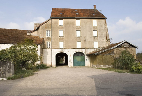 Façade antérieure vue de face. © Région Bourgogne-Franche-Comté, Inventaire du patrimoine Façade antérieure vue de face. © Région Bourgogne-Franche-Comté, Inventaire du patrimoine