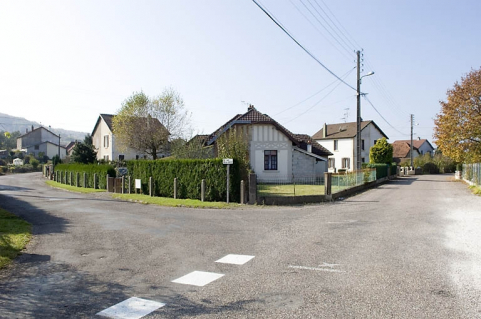 Vue d'ensemble depuis l'ouest. © Région Bourgogne-Franche-Comté, Inventaire du patrimoine Vue d'ensemble depuis l'ouest. © Région Bourgogne-Franche-Comté, Inventaire du patrimoine