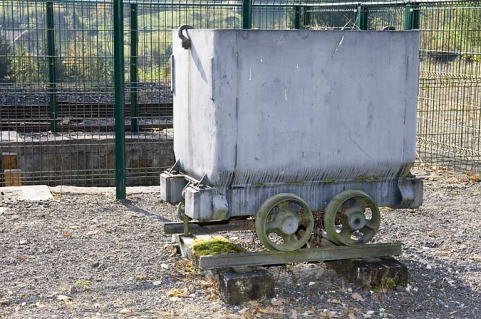 Wagonnet placé à côté du puits de l'Etançon. © Région Bourgogne-Franche-Comté, Inventaire du patrimoine Wagonnet placé à côté du puits de l'Etançon. © Région Bourgogne-Franche-Comté, Inventaire du patrimoine