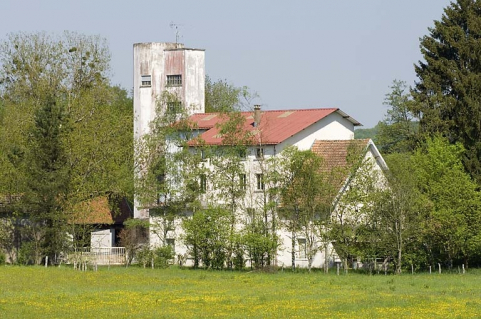 Façade occidentale vue de trois quarts. © Région Bourgogne-Franche-Comté, Inventaire du patrimoine