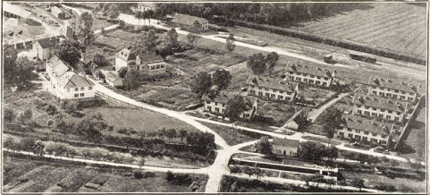[Vue aérienne des équipements sociaux et de la cité ouvrière]. © Région Bourgogne-Franche-Comté, Inventaire du patrimoine