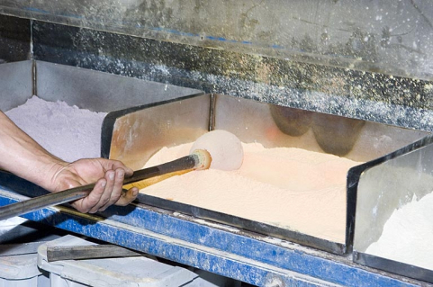 Enduction d'émail de cristal. Détail. © Région Bourgogne-Franche-Comté, Inventaire du patrimoine