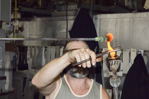 Réception du verre pour la formation de la jambe. © Région Bourgogne-Franche-Comté, Inventaire du patrimoine