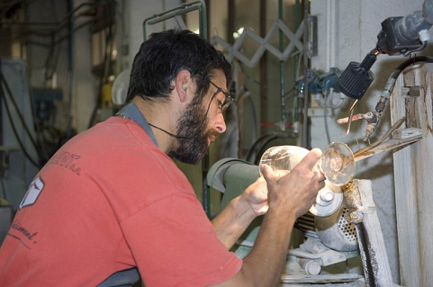 Atelier de finition ou parachèvement. Taille de verre (2). © Région Bourgogne-Franche-Comté, Inventaire du patrimoine