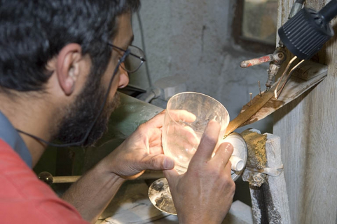 Atelier de finition ou parachèvement. Taille de verre (4). © Région Bourgogne-Franche-Comté, Inventaire du patrimoine