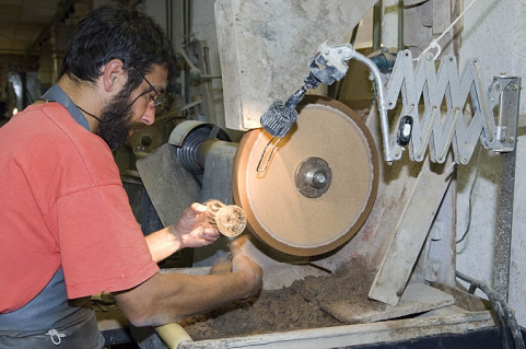 Atelier de finition ou parachèvement. Taille de verre (1). © Région Bourgogne-Franche-Comté, Inventaire du patrimoine