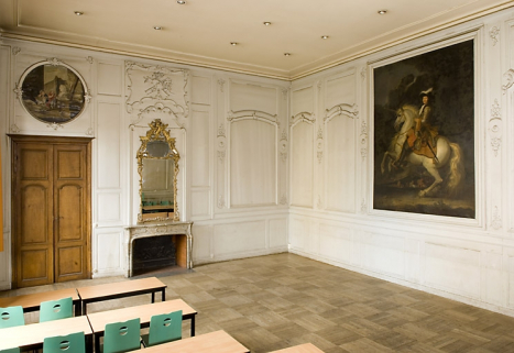 Vue d'ensemble du salon depuis l'entrée de trois quarts droit. © Région Bourgogne-Franche-Comté, Inventaire du patrimoine
