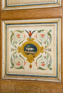 Cabinet : détail d'un décor de porte, chien tourné à gauche. © Région Bourgogne-Franche-Comté, Inventaire du patrimoine