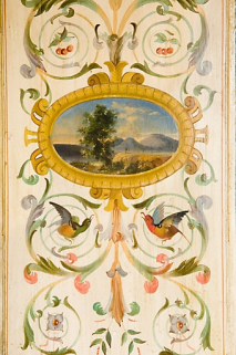 Cabinet : détail d'un décor de porte, paysage avec montagnes. © Région Bourgogne-Franche-Comté, Inventaire du patrimoine