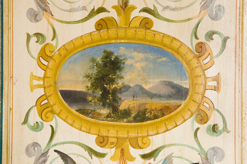 Cabinet : détail d'un décor de porte, paysage avec montagnes, vue rapprochée. © Région Bourgogne-Franche-Comté, Inventaire du patrimoine