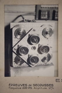 Essais de vibrations. Epreuves de secousses. Fréquence 600 P.S. Amplitude 10 m/m, entre 1932 et 1934. © Région Bourgogne-Franche-Comté, Inventaire du patrimoine Essais de vibrations. Epreuves de secousses. Fréquence 600 P.S. Amplitude 10 m/m, entre 1932 et 1934. © Région Bourgogne-Franche-Comté, Inventaire du patrimoine