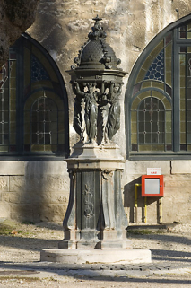 Borne fontaine dite fontaine wallace : vue d'ensemble. © Région Bourgogne-Franche-Comté, Inventaire du patrimoine