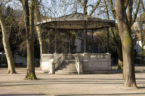 Kiosque : vue d'ensemble, de face. © Région Bourgogne-Franche-Comté, Inventaire du patrimoine