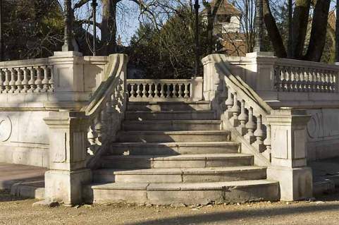 Kiosque : détail de la montée d'escalier. © Région Bourgogne-Franche-Comté, Inventaire du patrimoine