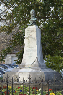 Monument dédié au peintre Théobald Chartran : vue d'ensemble. © Région Bourgogne-Franche-Comté, Inventaire du patrimoine