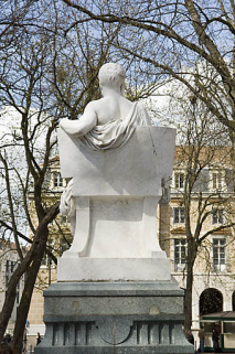 Monument dédié à Victor Hugo : de dos. © Région Bourgogne-Franche-Comté, Inventaire du patrimoine