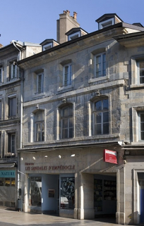Façade sur rue : de trois quarts droit. © Région Bourgogne-Franche-Comté, Inventaire du patrimoine