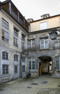 Façade postérieure et aile droite du premier logis secondaire depuis le fond de la deuxième cour. © Région Bourgogne-Franche-Comté, Inventaire du patrimoine