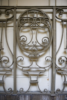Détail de la ferronnerie de l'escalier à cage ouverte. © Région Bourgogne-Franche-Comté, Inventaire du patrimoine
