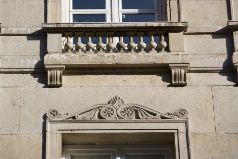 Détail d'un garde-corps d'une fenêtre du troisième étage. © Région Bourgogne-Franche-Comté, Inventaire du patrimoine