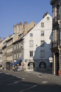 Vue d'ensemble du logis principal de trois quarts droit. © Région Bourgogne-Franche-Comté, Inventaire du patrimoine