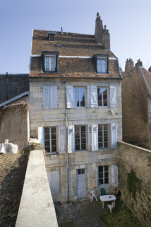 Vue d'ensemble de la façade postérieure du logis secondaire. © Région Bourgogne-Franche-Comté, Inventaire du patrimoine