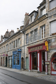 Vue d'ensemble depuis la rue de trois quarts droit. © Région Bourgogne-Franche-Comté, Inventaire du patrimoine