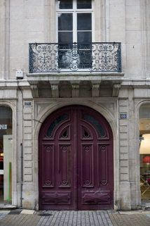 Détail du portail d'entrée, de face. © Région Bourgogne-Franche-Comté, Inventaire du patrimoine