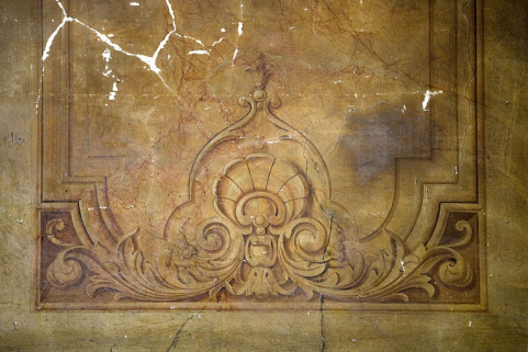 Peintures murales du passage cocher : détail du décor à la partie inférieure d'un panneau. © Région Bourgogne-Franche-Comté, Inventaire du patrimoine