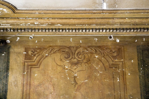 Peintures murales du passage cocher : détail du décor à la partie supérieure d'un panneau. © Région Bourgogne-Franche-Comté, Inventaire du patrimoine