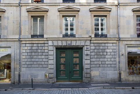 Détail du portail d'entrée, de face. © Région Bourgogne-Franche-Comté, Inventaire du patrimoine