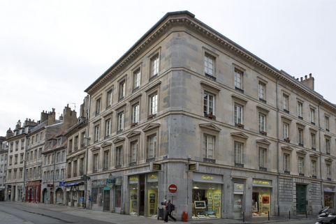 Vue d'ensemble de l'immeuble au carrefour des rues Moncey et des Granges. © Région Bourgogne-Franche-Comté, Inventaire du patrimoine