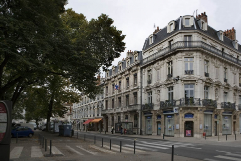 Vue d'ensemble depuis la rue, de trois quarts droit. © Région Bourgogne-Franche-Comté, Inventaire du Patrimoine
