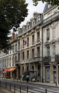 Vue d'ensemble depuis la rue, de trois quarts droit : vue rapprochée. © Région Bourgogne-Franche-Comté, Inventaire du Patrimoine