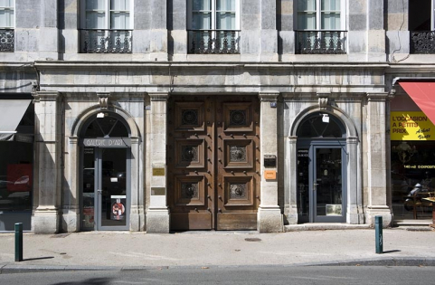 Façade sur rue : détail du portail d'entrée. © Région Bourgogne-Franche-Comté, Inventaire du Patrimoine