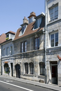 Vue d'ensemble depuis la rue, de trois quarts droit. © Région Bourgogne-Franche-Comté, Inventaire du Patrimoine