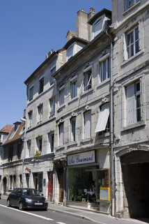 Vue d'ensemble de la façade sur rue, de trois quarts droit. © Région Bourgogne-Franche-Comté, Inventaire du Patrimoine
