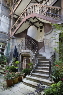 Vue de l'escalier à cage ouverte, de trois quart droit. © Région Bourgogne-Franche-Comté, Inventaire du Patrimoine
