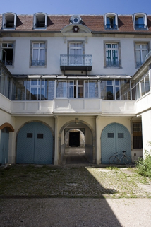 Vue de la partie centrale de la façade postérieure du logis secondaire, de face. © Région Bourgogne-Franche-Comté, Inventaire du Patrimoine