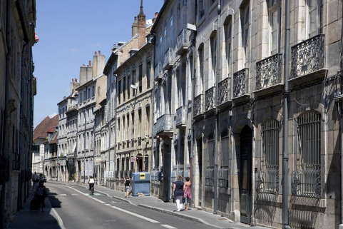 Logis principal : vue de trois quarts droit depuis la rue. © Région Bourgogne-Franche-Comté, Inventaire du Patrimoine