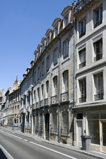 Logis principal : vue d'ensemble dans l'enfilade de la rue. © Région Bourgogne-Franche-Comté, Inventaire du Patrimoine