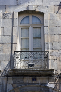 Logis principal : détail d'une fenêtre du premier étage sur rue. © Région Bourgogne-Franche-Comté, Inventaire du Patrimoine